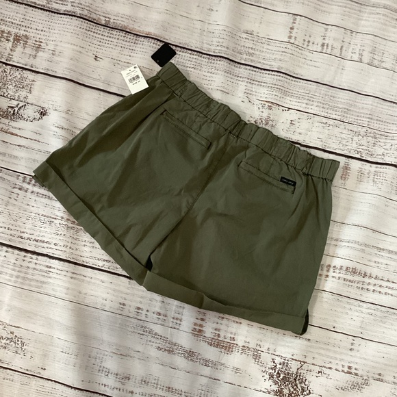 4. Sanctuary Olive Green Cargo Shorts NWT Size 32 - Picture 2 of 8